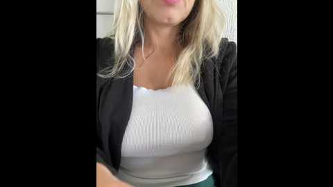 Media: ladywithbigass Stripchat 2024-09-22 06:43:00
