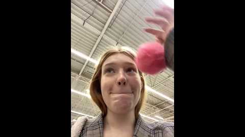 Media: honey___hot Stripchat 2024-09-23 17:41:00