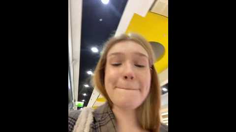 Media: honey___hot Stripchat 2024-09-23 17:52:00