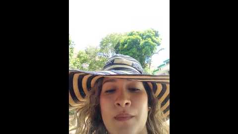 Media: sara_smiiith211 Stripchat 2024-09-23 18:43:00