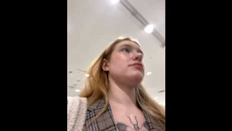 Media: honey___hot Stripchat 2024-09-24 17:42:00