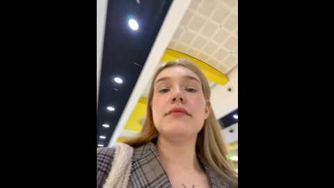 Media: honey___hot Stripchat 2024-09-24 18:21:00