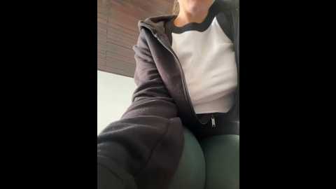 Media: ladywithbigass Stripchat 2024-09-24 06:48:00