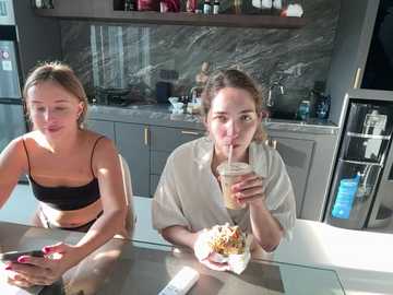 Media: nura_n_sarah Stripchat 2024-09-25 09:02:00