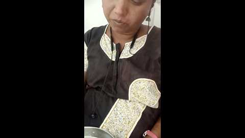 Media: tamil_ruthira Stripchat 2024-09-25 13:42:00
