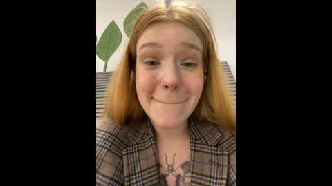 Media: honey___hot Stripchat 2024-09-26 18:08:00