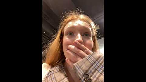 Media: honey___hot Stripchat 2024-09-26 18:26:00