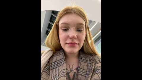 Media: honey___hot Stripchat 2024-09-26 18:54:00