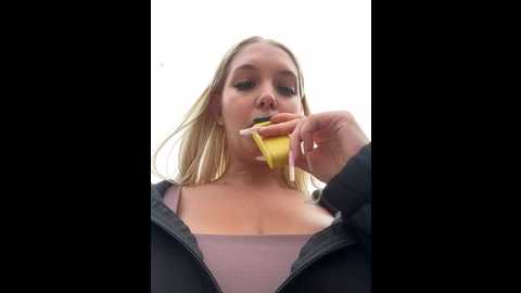 Media: milkyy_wway Stripchat 2024-09-26 09:43:00
