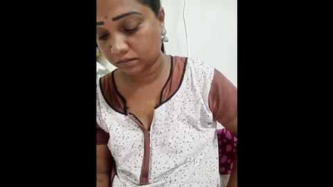 Media: tamil_ruthira Stripchat 2024-09-26 00:48:00