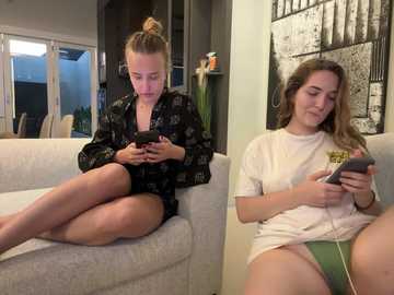 Media: nura_n_sarah Stripchat 2024-09-27 10:27:00
