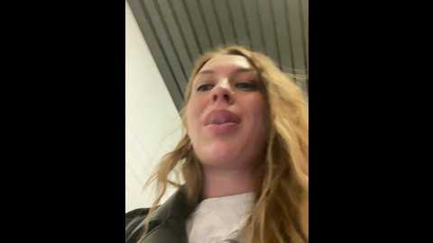 Media: sweet___emily Stripchat 2024-09-27 14:00:00