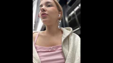 Media: baby_tiny Stripchat 2024-09-28 17:17:00
