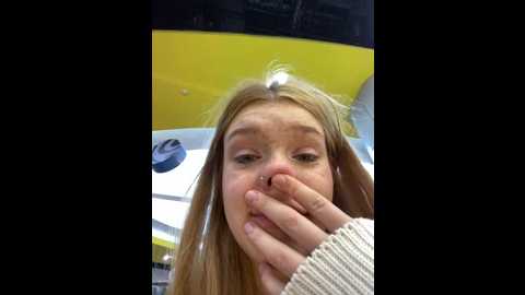 Media: honey___hot Stripchat 2024-09-29 14:24:00
