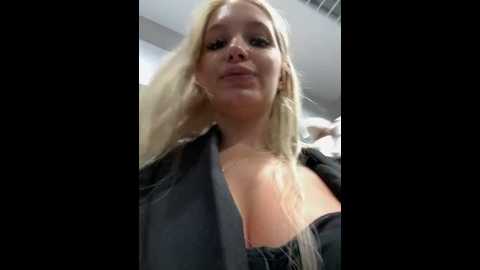 Media: milkyy_wway Stripchat 2024-09-29 08:34:00