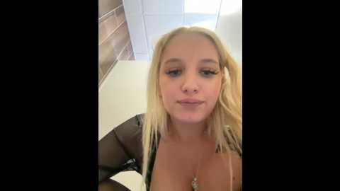 Media: milkyy_wway Stripchat 2024-09-29 10:35:00
