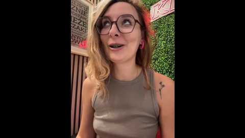 Media: the_snowwhitee Stripchat 2024-09-29 11:15:00