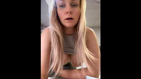 Media: bondgirl_013 Stripchat 2024-10-01 14:05:00