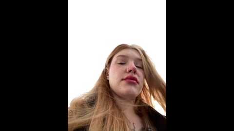 Media: honey___hot Stripchat 2024-10-01 14:15:00