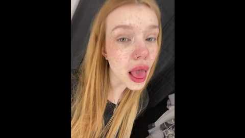 Media: honey___hot Stripchat 2024-10-01 14:55:00