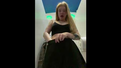 Media: honey___hot Stripchat 2024-10-01 16:46:00