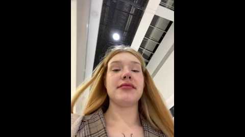 Media: honey___hot Stripchat 2024-10-01 17:35:00