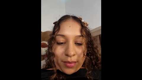 Media: shara_dreams Stripchat 2024-10-01 03:18:00