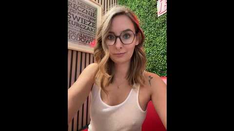 Media: the_snowwhitee Stripchat 2024-10-01 11:11:00