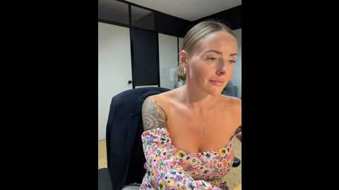Media: emasalis Stripchat 2024-10-02 14:18:00