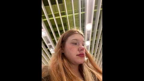 Media: honey___hot Stripchat 2024-10-02 11:18:00