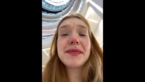Media: honey___hot Stripchat 2024-10-02 12:04:00