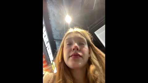 Media: honey___hot Stripchat 2024-10-02 12:39:00