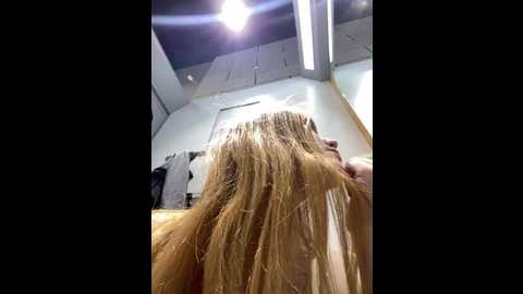 Media: honey___hot Stripchat 2024-10-02 13:54:00