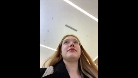 Media: honey___hot Stripchat 2024-10-02 18:44:00
