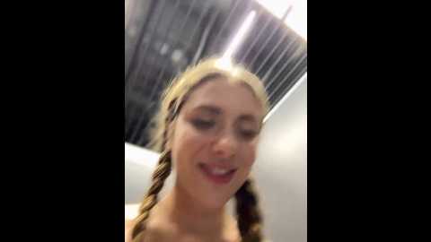 Media: mariid Stripchat 2024-10-02 09:53:00