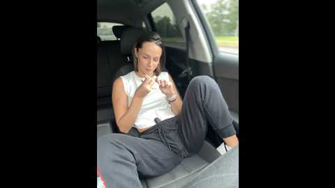Media: maya_bay Stripchat 2024-10-02 10:36:00