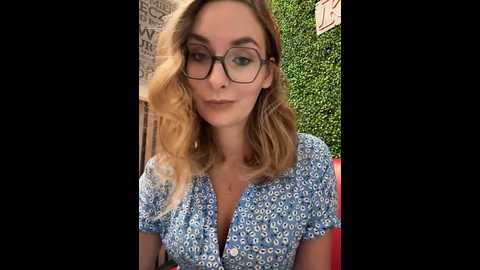 Media: the_snowwhitee Stripchat 2024-10-02 09:06:00