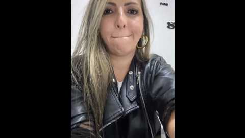 Media: _abril_office1 Stripchat 2024-10-03 17:45:00