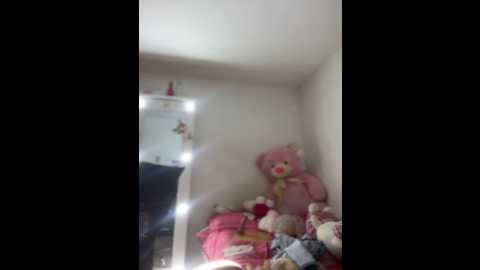 Media: emmily_19 Stripchat 2024-10-03 03:16:00