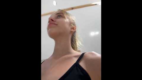 Media: enjoy_my_beauty Stripchat 2024-10-03 06:36:00