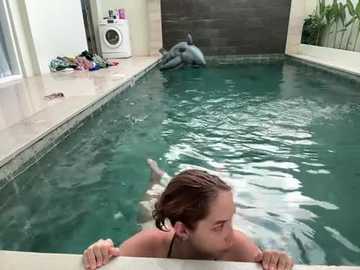 Media: nura_n_sarah Stripchat 2024-10-03 10:04:00