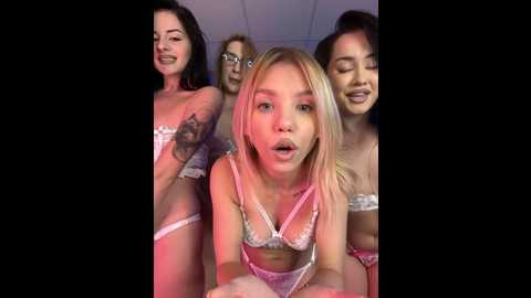 rollinggirls @ stripchat on 20241003