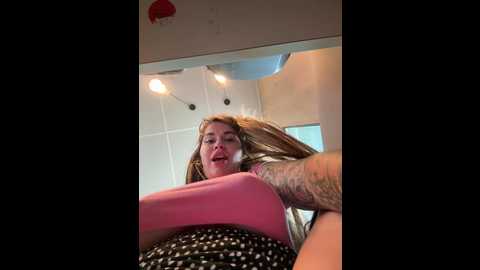 Media: tattoogirlalia Stripchat 2024-10-03 08:11:00