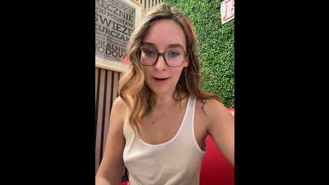 Media: the_snowwhitee Stripchat 2024-10-03 09:31:00