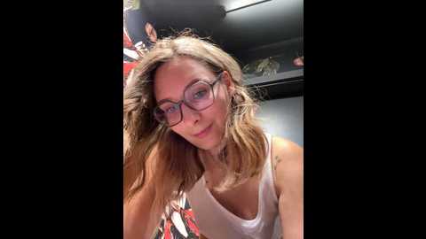 Media: the_snowwhitee Stripchat 2024-10-03 10:08:00