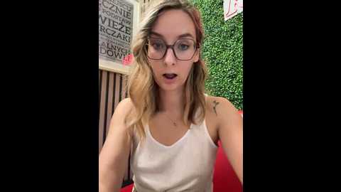 Media: the_snowwhitee Stripchat 2024-10-03 10:22:00