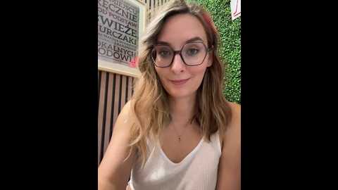 Media: the_snowwhitee Stripchat 2024-10-03 11:21:00