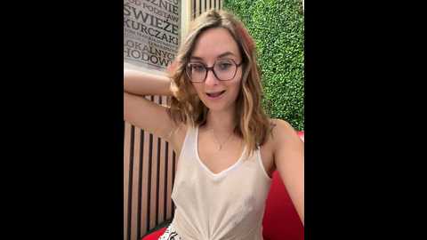 Media: the_snowwhitee Stripchat 2024-10-03 11:43:00