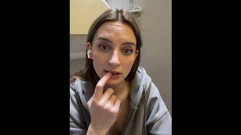 Media: _angelari_ Stripchat 2024-10-04 19:56:00