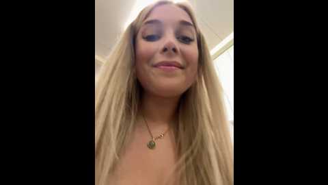Media: cherryauroraa Stripchat 2024-10-04 19:53:00